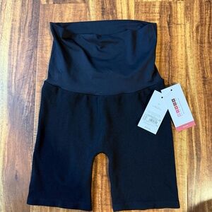 Ingrid & Isabel Black Maternity Bike Shorts